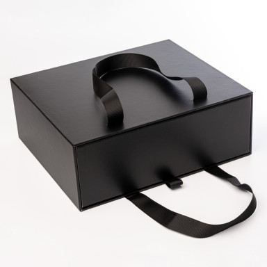 Подарункова коробка Primo Black (23 х 20 х 8,5 см) з ручками