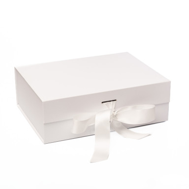 Подарункова коробка Uno White (24 х 18 х 8 см) на магнітах зі стрічкою